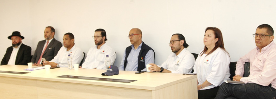 Fotos | Argemiro Idárraga | LA PATRIA Johan Fernando Vidal, Carlos Alberto Arias, Fabián Durán, Carlos Mario Zuluaga Pardo (vicecontralor General), Carlos Alberto Ramírez (gerente departamental Colegiado de Caldas), José Rivadeneira, Diana Zohe Ochoa y John Heberth Zamora.