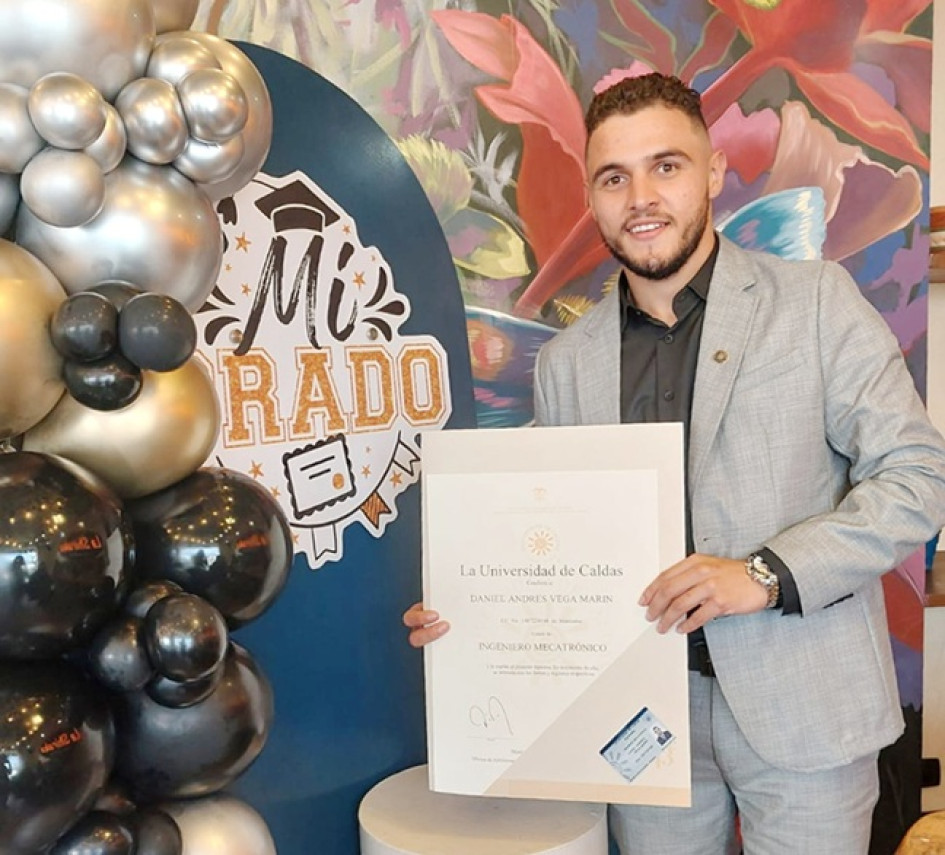 Foto | Lector | LA PATRIA Daniel Andrés Vega se graduó como ingeniero electromecánico de la Universidad de Caldas y celebró su logro académico con una cena en el restaurante La Shiraka.