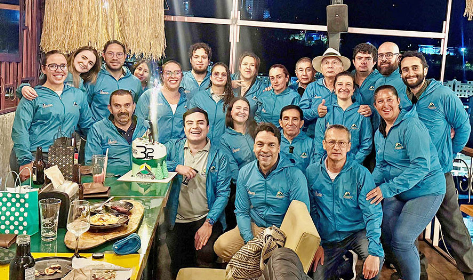 Foto | Cortesía | LA PATRIA La Asociación Caldense de Guías de Turismo (Asdeguías) celebró sus 32 años con una cena en el restaurante Efecto Barbacoa de Manizales.