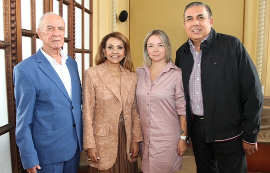 Hugo Salazar, Dora Inés Molina de Salazar, Paula Ravagli Molina y Carlos Alberto Uribe