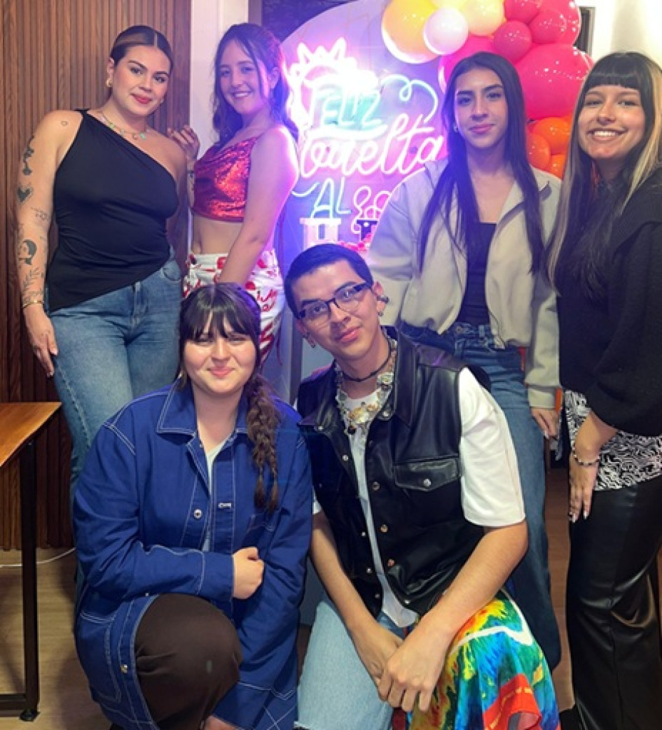 Isabella Londoño, en su cumpleaños número 21, celebró con una cena en compañía de Nicole Guerrero, Felipe Correa, Catalina Gómez, María Paula Escobar y Silvana Castillo.