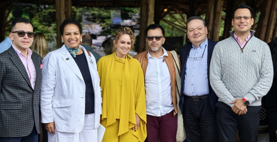 Fotos | Cortesía Aris Mining | LA PATRIA Juan Camilo Vargas, gerente de Relaciones Externas de Aris Mining; Elizabeth Williams, embajadora de Canadá en Colombia; Giovanna Romero, vicepresidenta senior Asuntos Corporativos y Sostenibilidad de Aris Mining; Carlos Olmes Cañaveral, presidente de la Mesa Social Minera Marmato; Mauricio López González, director del Pacto Global Red Colombia; y Alejandro Giraldo, vicepresidente Ambiental Aris Mining.