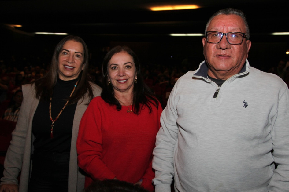 Luz Elena Arroyave, Isabel Cristina Arroyave y Rubén Darío Santa.