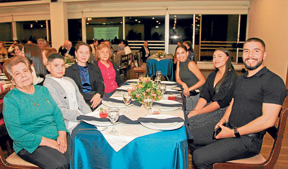 Estela Uribe, Nicolás Suaza, Martha Buitrago, Gloria Mercedes Betancur, Katheryn Hernández, Paula Roa y Santiago Álvarez.