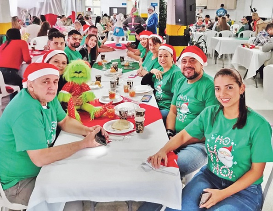 Foto | Henry Giraldo | LA PATRIA Con un desayuno se dio inicio a la Navidad, en la oficina central (foto) y en las diferentes seccionales donde tiene sede la entidad en los municipios de Caldas.