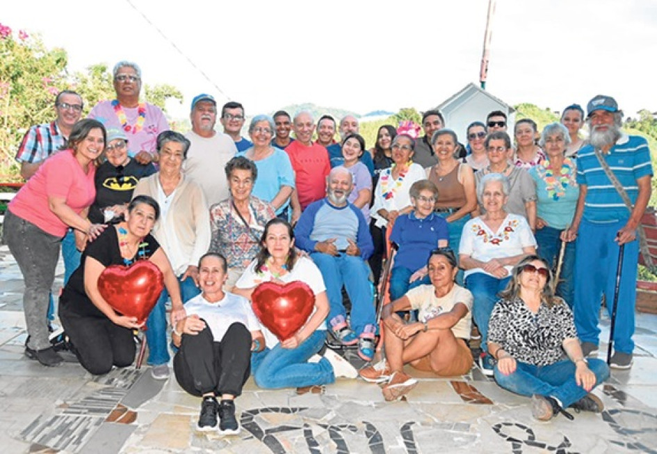 Foto | Lector | LA PATRIA En días pasados se reunió un grupo de amigos exintegrantes de la Cruz Roja con el propósito de celebrar la amistad y compartir las experiencias vividas durante su paso por la Cruz Roja de Caldas. El encuentro estuvo marcado por gratos recuerdos, anécdotas y el fortalecimiento de los lazos que los han unido a lo largo del tiempo. Javier Echavarría Carvajal, suscriptor de LA PATRIA, nos envía esta imagen para el recuerdo de tan especial reunión.