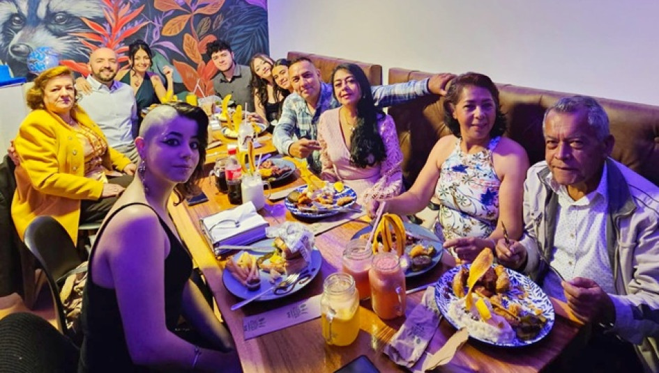 Amy Lee Trujillo Orozco celebró su grado de bachillerato acompañada de familiares y amigos: Jorge Hernán Galeano, Isabel Carantón, Francia Orozco, Víctor Montoya, Érika Rodríguez, Amy Lee Trujillo, Jowan Betancur, Alexándra Orozco, Óscar Calle, Luz Vallejo y Sofía Orozco.