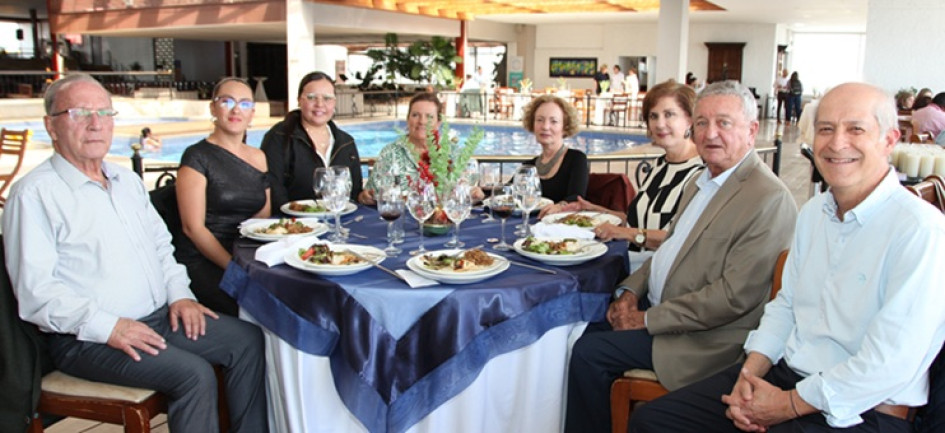 Guillermo Hurtado, Marcela Ospina, Paula Marín, Patricia López, Hilda Sáenz, Eddy Chaljubb, Jaime Cárdenas y José Fernando Cardona.