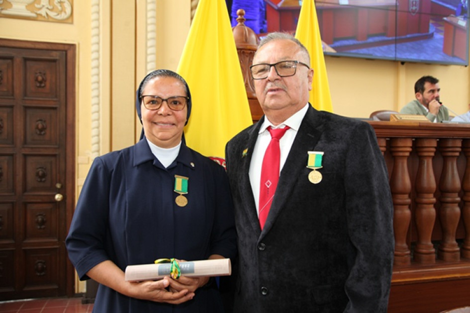 Sor María Estela Marchena Mendoza y Hernán de Jesús Muñoz Bedoya.