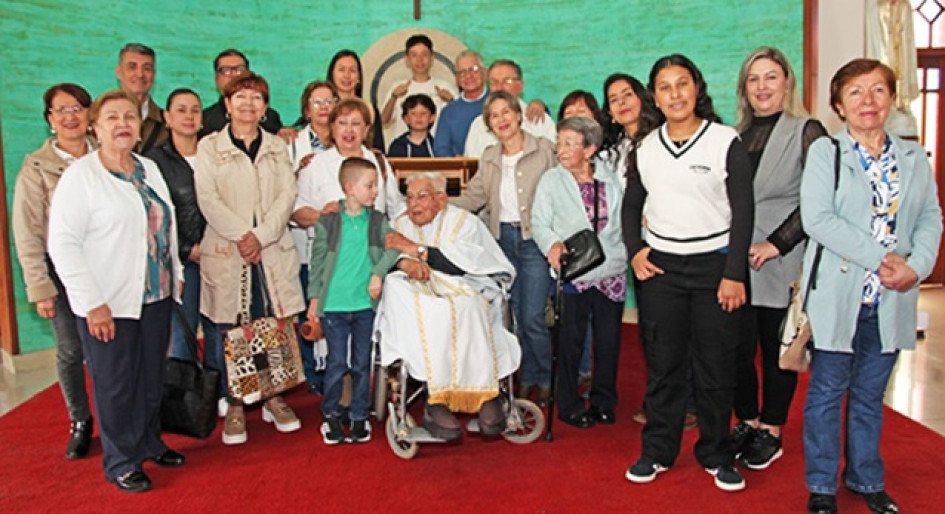 Evelio Valencia García junto a su familia.