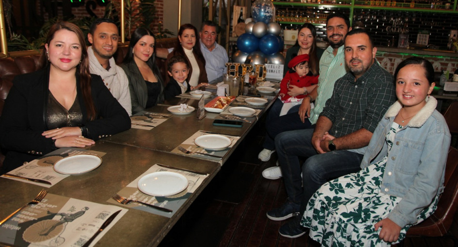 Juliana Paola Ramírez, Luis Beltrán, Katherine Ramírez, Salvador Beltrán, Cristina Tabares, Ramiro Ramirez (cumpleañero), Tatiana Ramírez, Martina Forero, Caros Forero, Leonardo García y Guadalupe García.