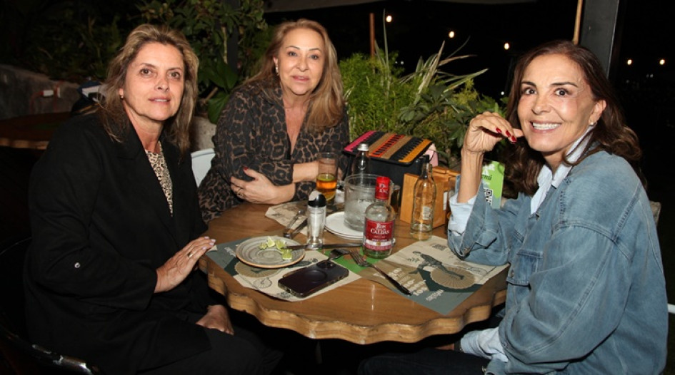 Foto | Argemiro Idárraga | LA PATRIA Elsa Restrepo, Lia Peláez y María Teresa Sánchez compartieron una cena de amigas en el restaurante Cortesana.