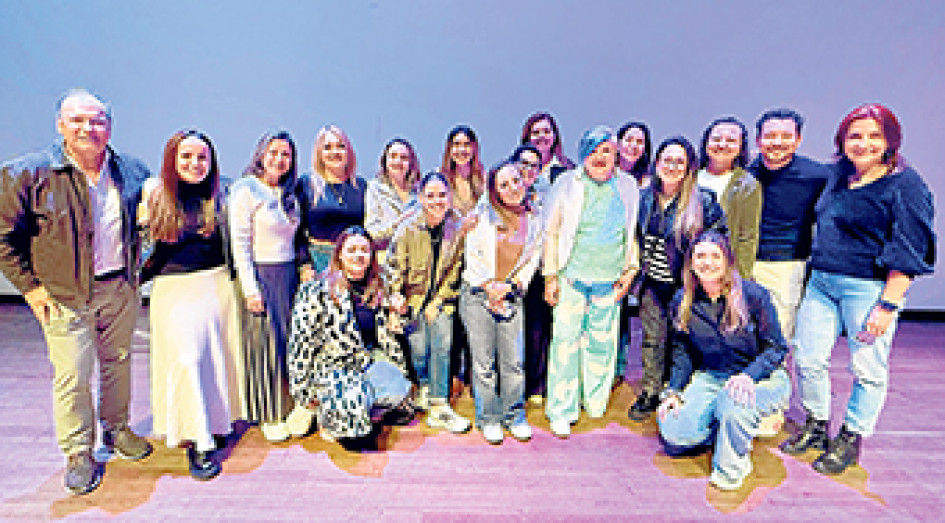 Foto | Lector | LA PATRIA La comunidad Mujeres Con Ideales celebró sus cinco años de trayectoria asistiendo a la charla de la reconocida escritora e historiadora Diana Uribe. Durante el evento, la conferencista presentó su ponencia Grandes empresarios del siglo XX. La actividad se llevó a cabo en el Centro Cultural Teatro Los Fundadores.