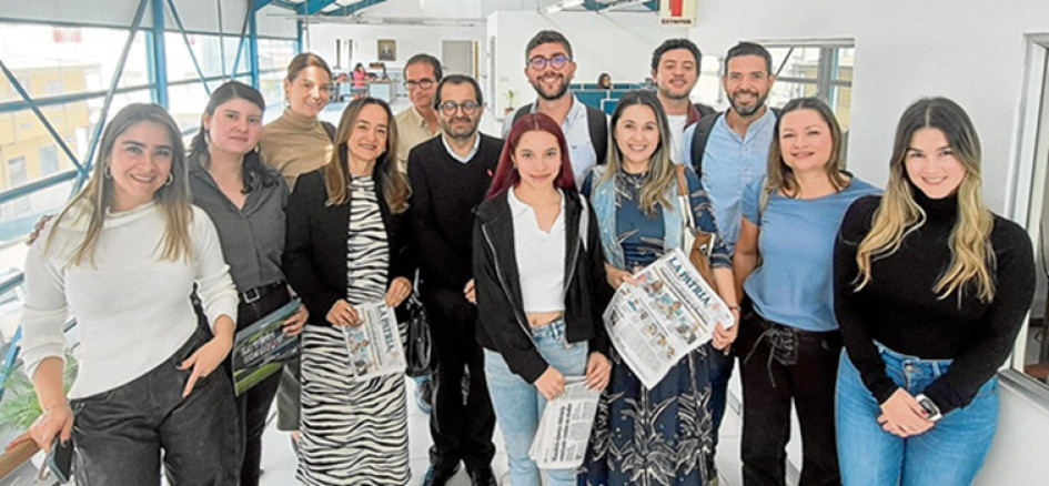 Foto | LA PATRIA Magda Alzate, ejecutiva Comercial de LA PATRIA; Margaret Sánchez, editora de Noticias de LA PATRIA; Catalina Arboleda, coordinadora de Comunicaciones de Chec; Martha Libia Castaño, gerente general de Chec; Óscar Veiman Mejía, editor de Educación; Fernando Alonso Ramírez, director de LA PATRIA; Mariana Zapata, practicante de Comunicaciones de Chec; Esteban Gallego, profesional de Comunicaciones de Chec; Andrea Acosta, profesional de Comunicaciones de Chec; Julián Poveda, profesional de Comun