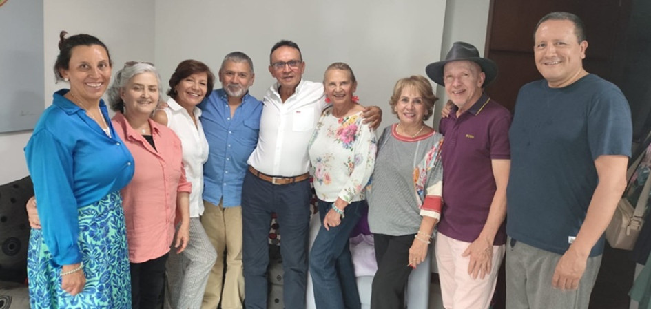 Foto | Argemiro Idárraga | LA PATRIA José Antonio Uribe celebró su cumpleaños junto a familiares y amigos en Pereira. En la imagen lo acompañan: Patricia Gutiérrez, Olga Lucía Betancur, Betty Contreras, Eulogio Camargo, José Antonio Uribe, María de Jesús Mesa, Eufaris Velásquez, Julio Chica y Luis Guillermo Mateus.