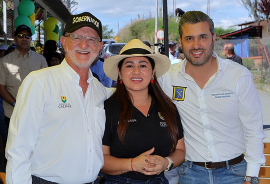 Foto | Luis Fernando Rodríguez | LA PATRIA Henry Gutierrez Ángel, gobernador de Caldas; Yeni Fernanda Henao Davila, alcaldesa de La Merced; y Manuel Fermín Giraldo Gutierrez, alcalde de Salamina.