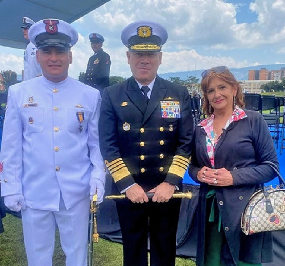Hernando Casanova Fontal, almirante Juan Ricardo Rozo Obregón y Estrella Marina Fontal.