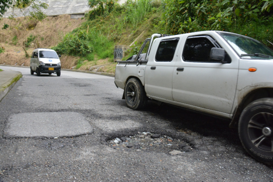 Los carros deben detenerse para evitar accidentes, metros después del intercambiador de La Carola.