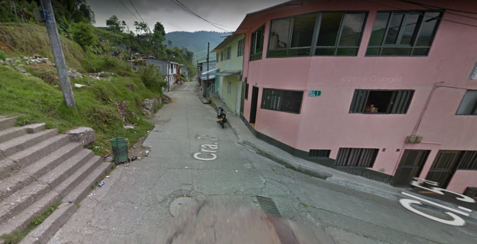 Agredir a un policía la tiene en líos judiciales