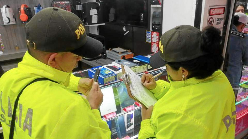 En 6 establecimientos comerciales, agentes de la Sijín de la Policía de Manizales incautaron 21 equipos móviles, que eran comercializados de manera ilegal.