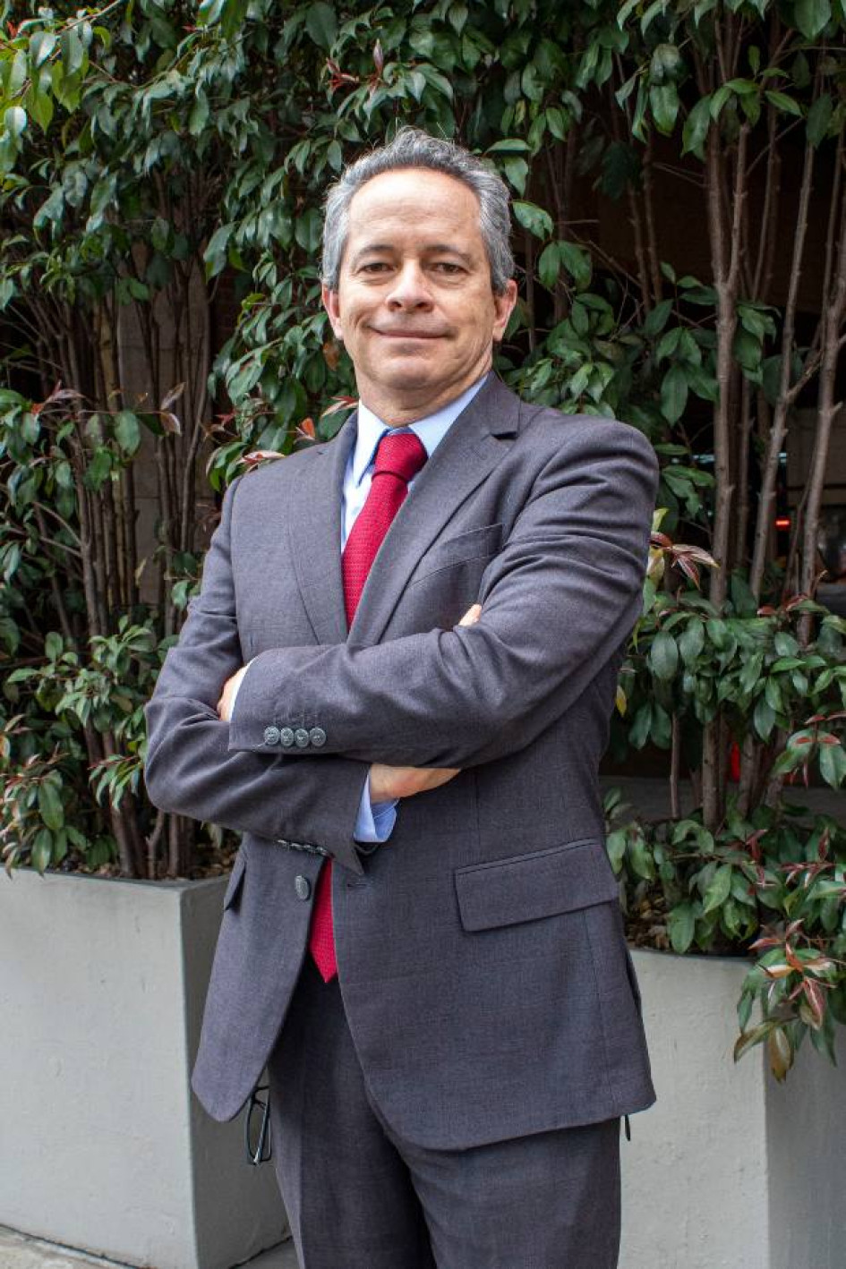 Ricardo Gómez, nuevo rector de la U. Ibero, es doctor en estudios sociales, magíster en estudios modernos internacionalesbecario de la fundación Eisenhower, entre otros.