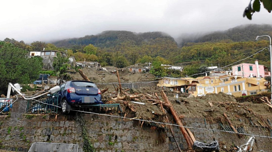 Área afectada por un deslizamiento de tierra en la isla de Ischia, en el Golfo de Nápoles, Italia, el 26 de noviembre de 2022.