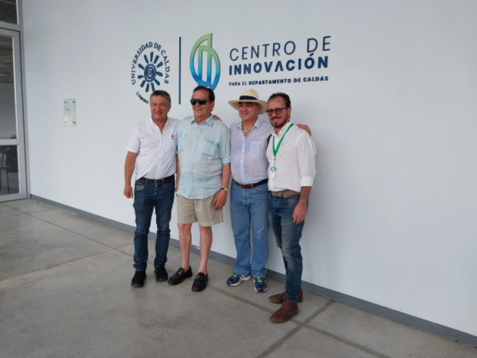 Carlos Uriel Naranjo, Samuel Franco, Alejandro Ceballos y Wilmar Gómez aprovecharon la realización de la Cátedra de Historia en La Dorada.