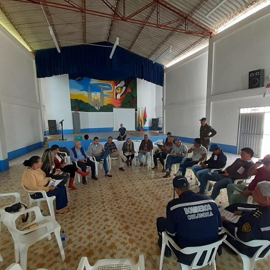 El senador Guido Echeverri evidenció la situación crítica por la que pasa La Merced con el estado de su vía de acceso principal. Realiza gestiones con el Invías.