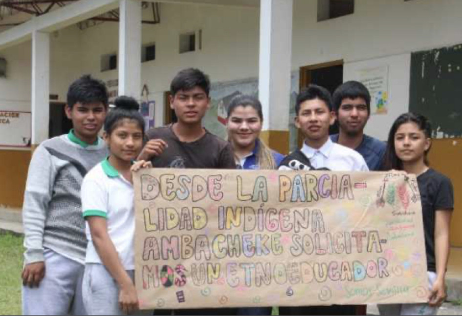 Estudiantes indígenas del colegio José María Carbonell, de Palestina.
