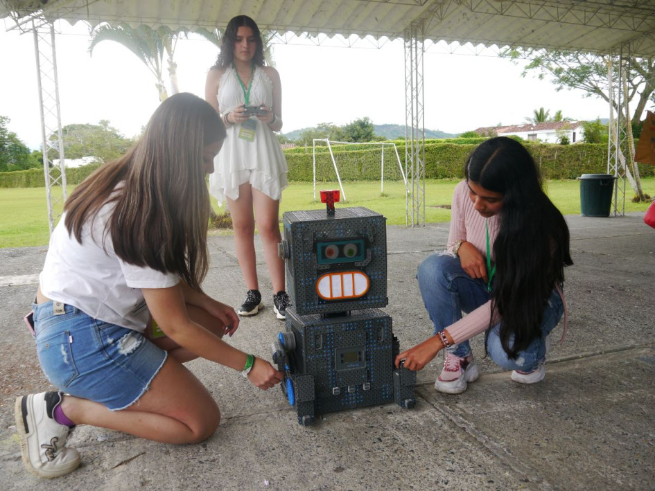 Tecnoacademia del Sena desarrolló en Santágueda de Palestina, un encuentro temático con estudiantes de 8 municipios, quienes por tres días conocieron sobre robótica, ciencia y tecnología y además expusieron prototipos de proyectos.