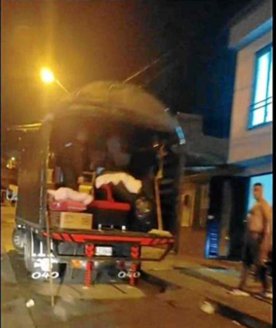 Generó indignación en la ciudadanía que, aparentemente, los policías en Chinchiná estén usando los camiones de la institución para uso personal.