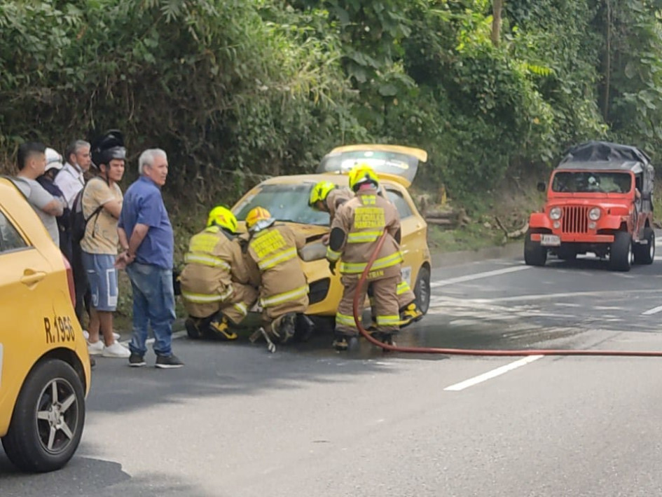 Las primeras versiones indican que una fuga de gasolina habría ocasionado el incendio.