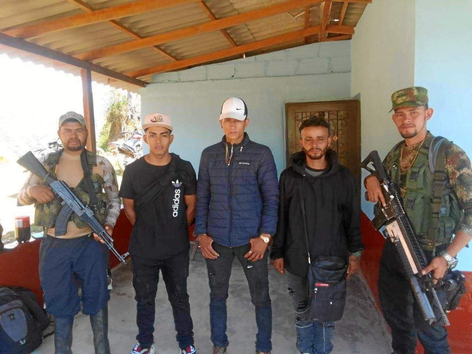 Foto | @sermeca | LA PATRIA  Sus captores después de fotografiarlos, los asesinaron.