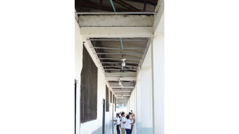 Padres de familia, profesores y alumnos piden mejoras en la infraestructura para la sede Bernardo Mejía del colegio Monseñor Alfonso de los Ríos de Arauca, que está ubicada a una cuadra del Parque de Bolívar.