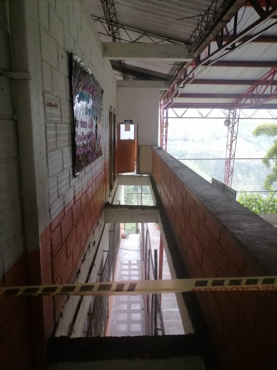 La sede Central del Colegio John F. Kennedy fue construida en 1983 con financiación del Comité de Cafeteros de Caldas en un 50%, Municipio de Pensilvania y Fondo MEN la otra mitad.