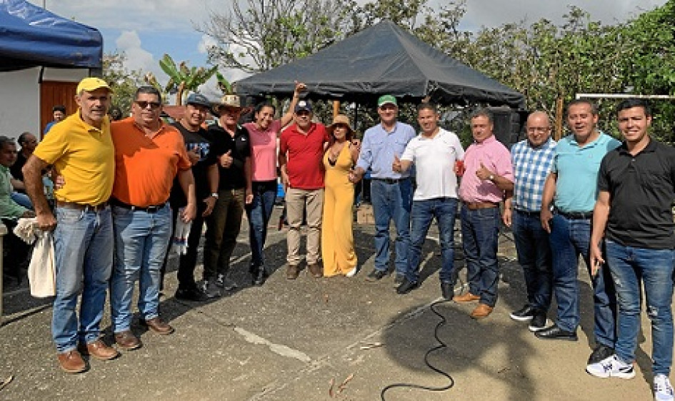 Varios grupos políticos de Manzanares caminaron por la cancha de fútbol de la vereda San Lorenzo.