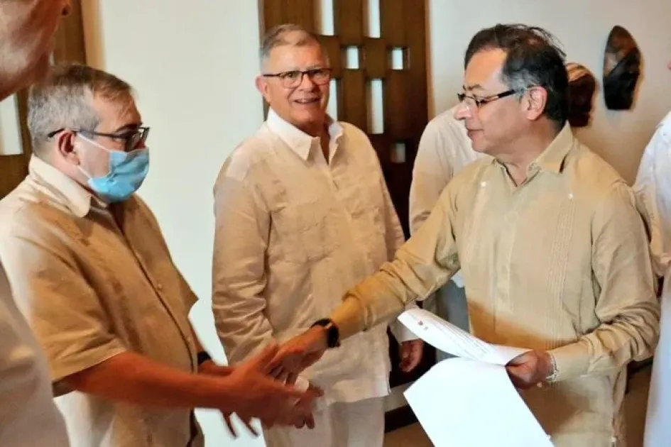 Rodrigo Londoño (izd.) y Gustavo Petro (der.).