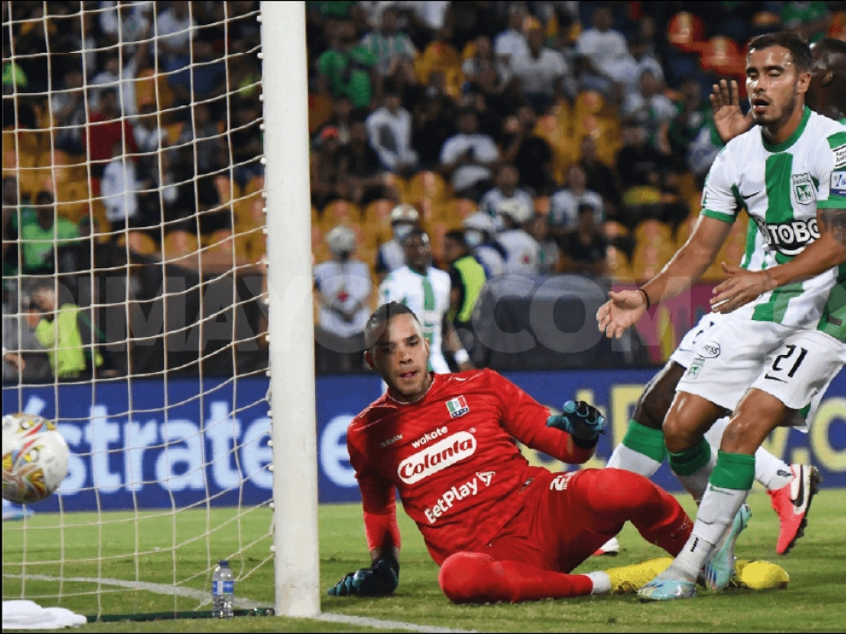 El arquero ibaguereño evitó que los verdolagas anotaran más goles y fue la figura del Once Caldas a pesar de la derrota.