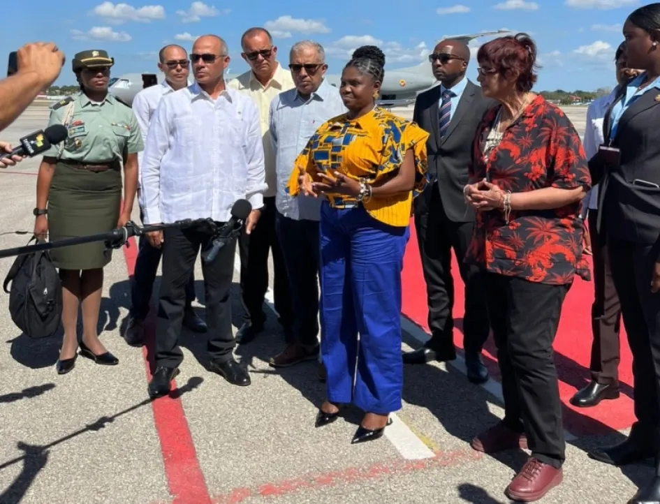 Llegada a Cuba de la vicepresidenta de Colombia, Francia Márquez (c). 