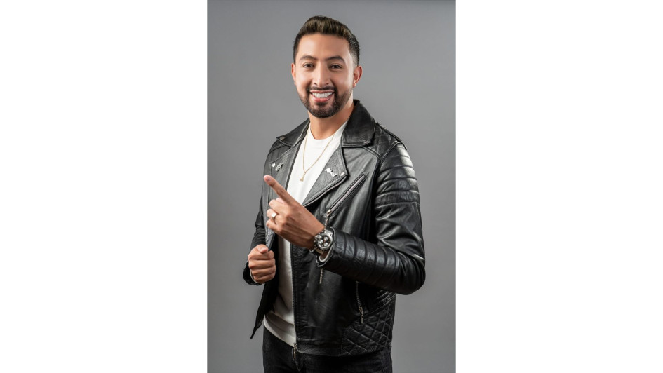 Edwin Gaona, artista de música popular y regional mexicana. Está promocionando su canción Manos de Tijera.