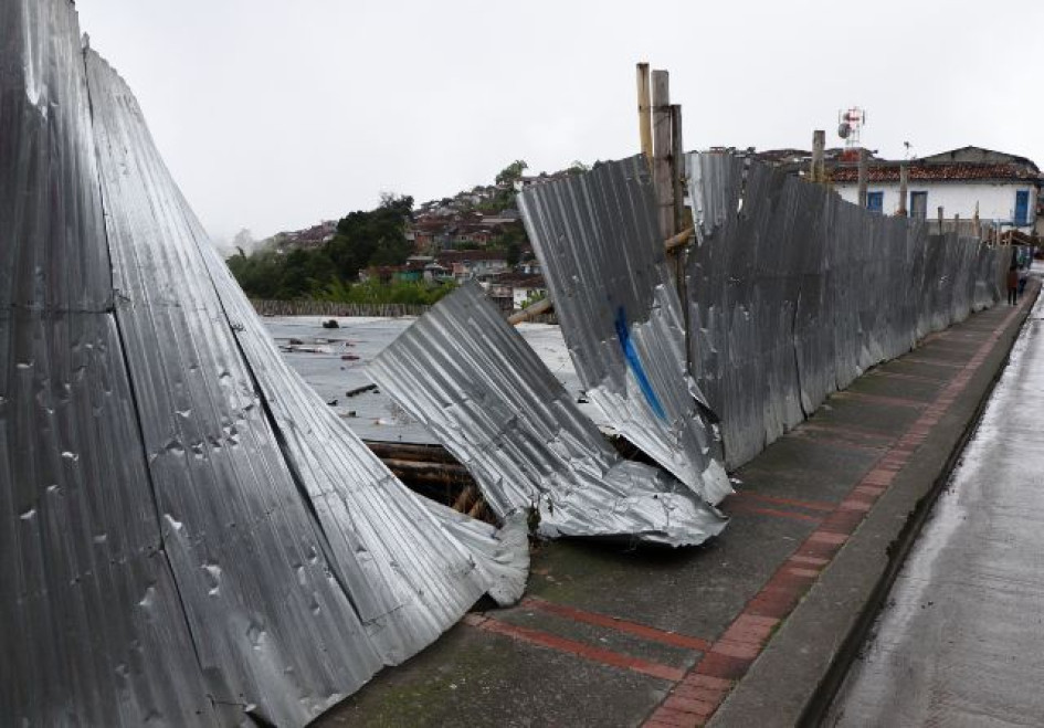Una vez más se afectó el cerramiento de los lotes donde el incendio de hace seis años espera que se reactive la construcción.