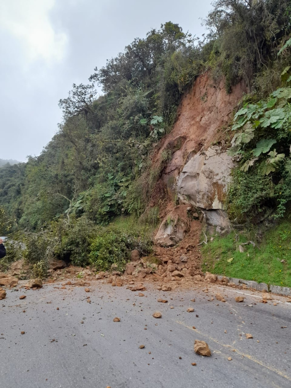 El deslizamiento ocurrió en la tarde de este lunes en el kilómetro 44 de este corredor vial.