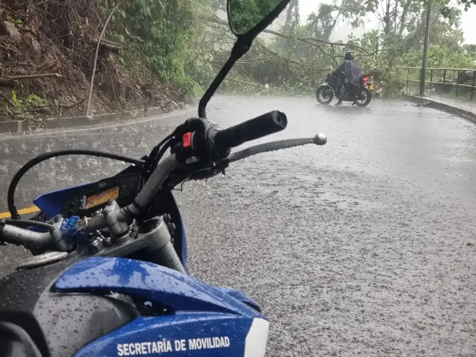 Cierre en la antigua vía de Liborio (Manizales) por derrumbe