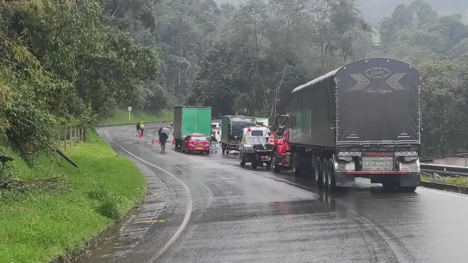 Los vehículos detenidos en el sector de Sabinas. 