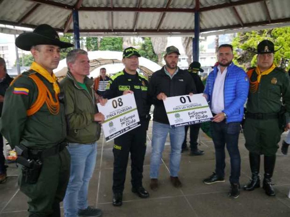 La estrategia Barrios y Fincas Seguras capacitó en seguridad y convivencia a 21 ciudadanos de Villamaría. En los barrios y en las veredas hacen colectas para comprar cámaras de vigilancia, en el sector de Ciudad Jardín van a instalar 15.