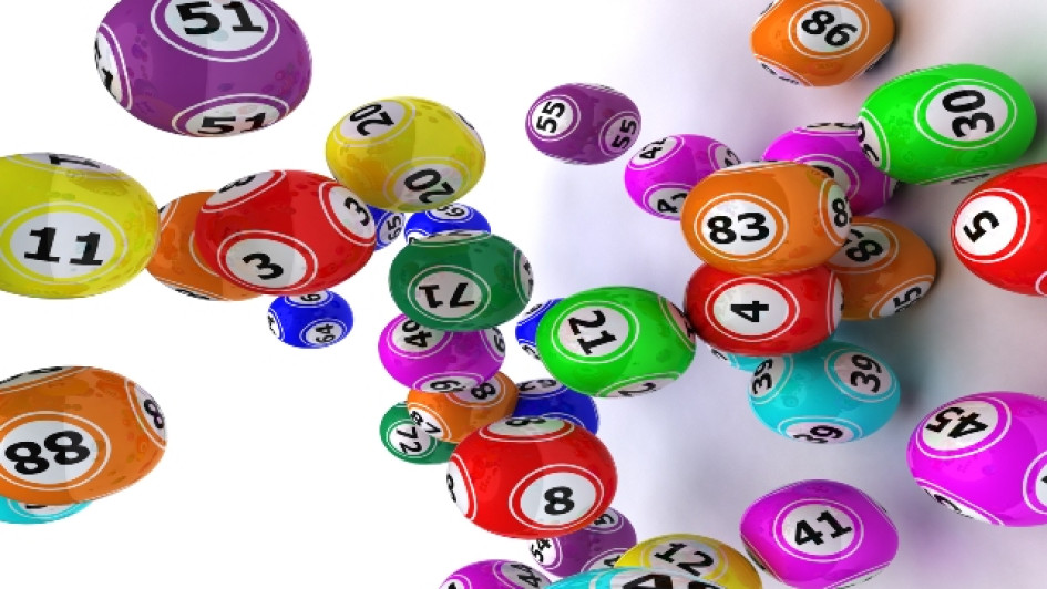 Bolas de bingo de muchos colores cayendo.