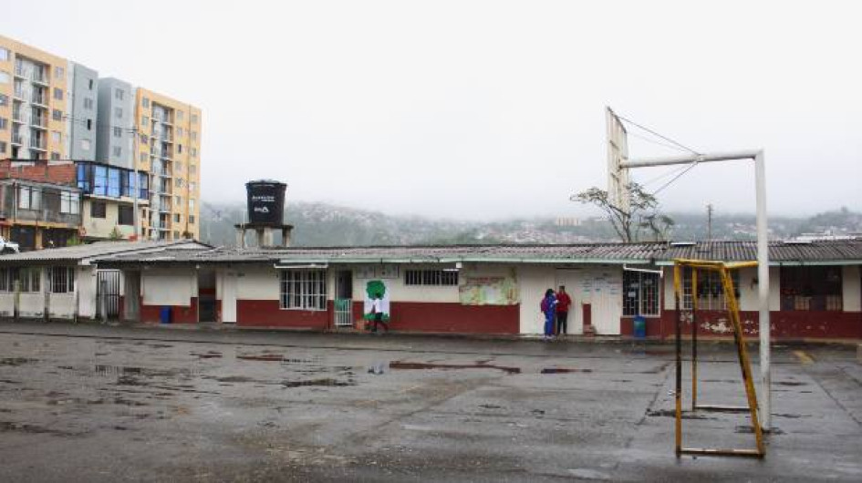 La nueva sede del colegio Gerardo Arias, de Villamaría, podrá atender a 1.450 estudiantes. La sede central, que no será intervenida, tiene capacidad para 1.500. Así las cosas la Institución podría acoger a 3.000 alumnos. La obra será en donde funciona la escuela Kennedy.