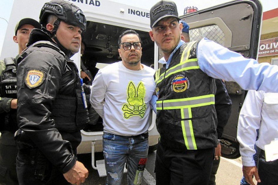 Foto | EFE | LA PATRIA  Alias "Castor", quien con su bacrim Los Costeños causa terror en Barranquilla, estaba detenido en una cárcel en Caracas desde 2019, pero su extradición no se pudo lograr en el momento de la captura debido a la ruptura de relaciones diplomáticas entre Colombia y Venezuela.