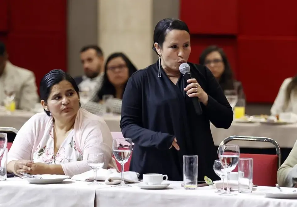 Patricia Tobón Yagarí, durante la conmemoración del Día Nacional de la Memoria y la Solidaridad con las Víctimas del Conflicto Armado ayer en Bogotá. 