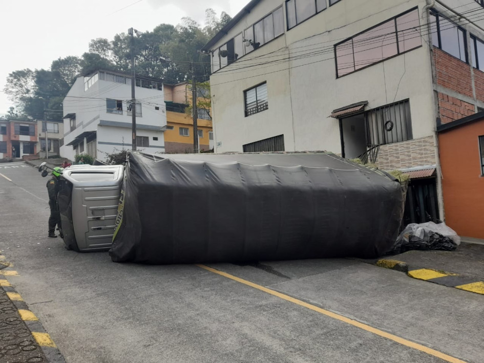 El accidente solamente dejó herido sin gravedad al conductor del vehículo.
